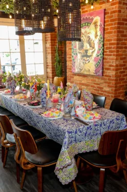 Celia B Daisies Table Cloth Best